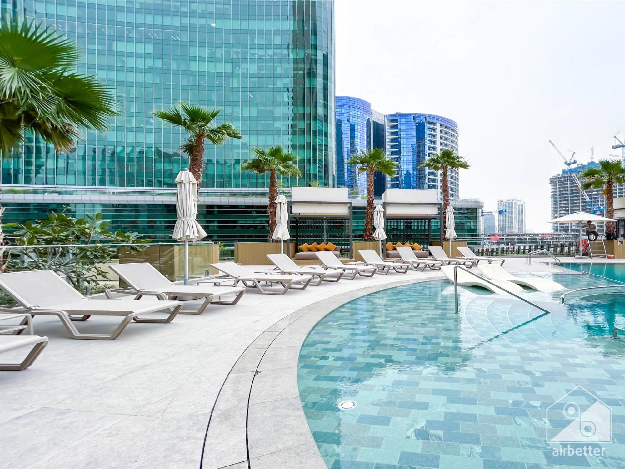 Apartment Stunning & Spacious Balcony & View