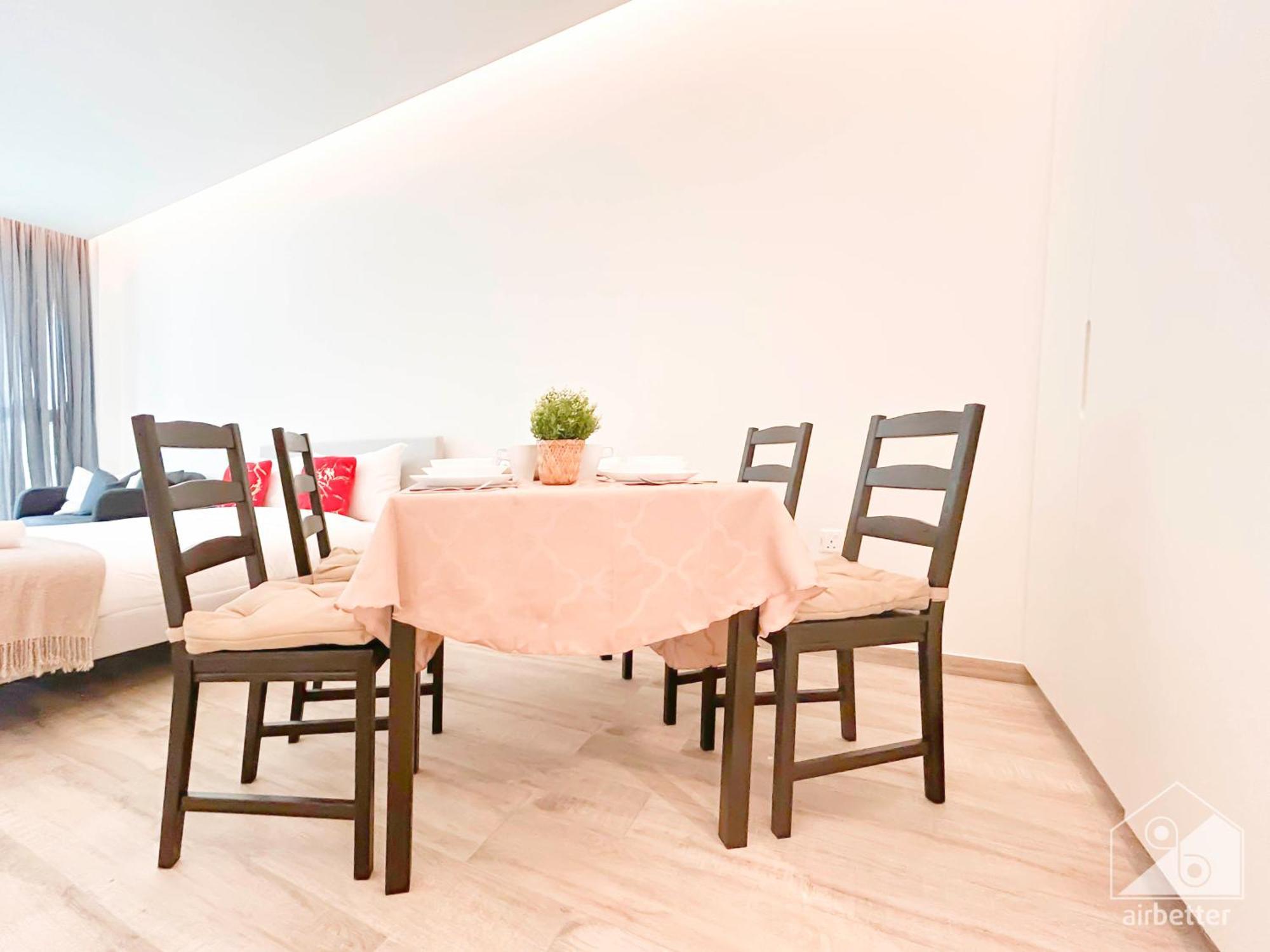 Apartment Stunning & Spacious Balcony & View