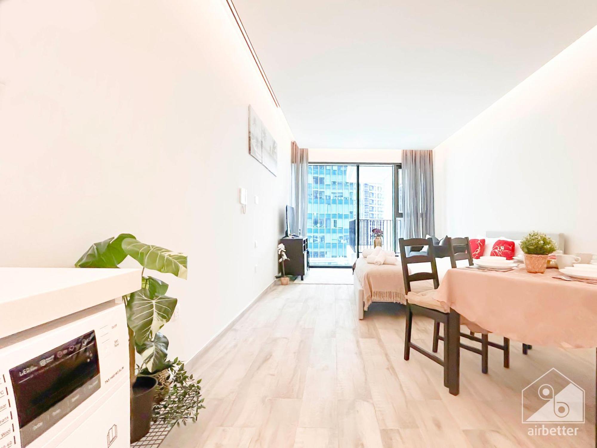 Stunning & Spacious Balcony & View Apartment Dubai
