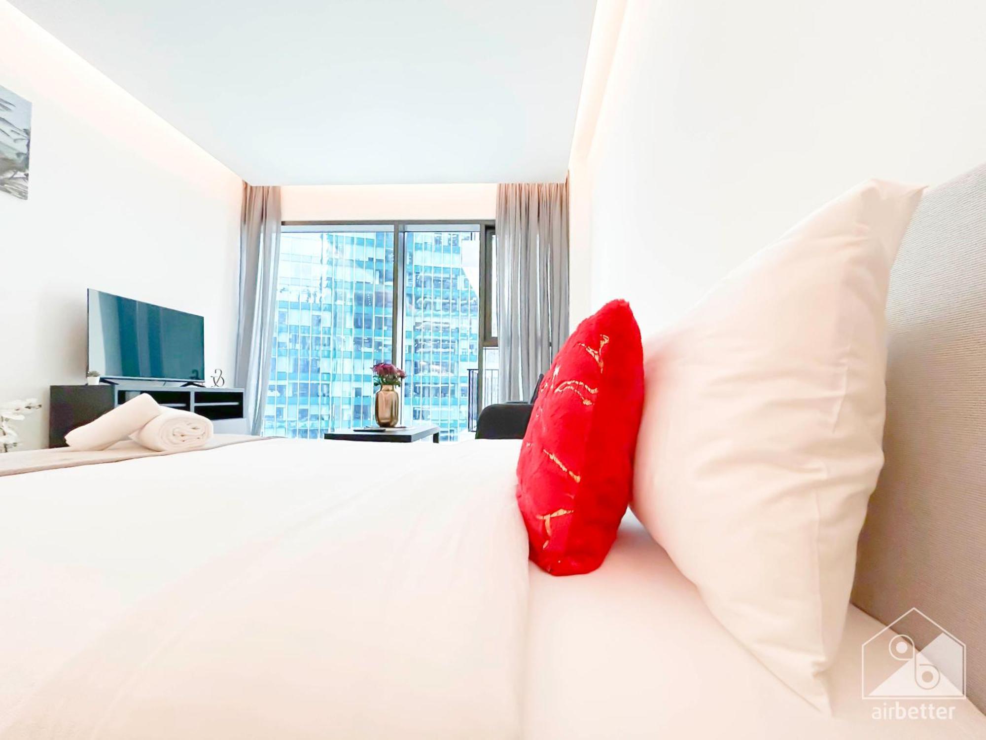 Apartment Stunning & Spacious Balcony & View Dubai