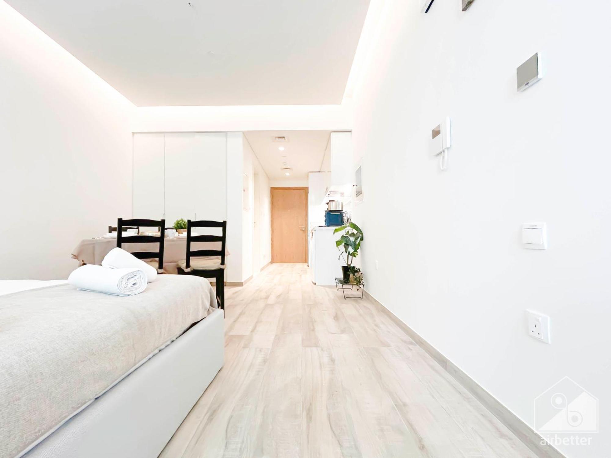 Stunning & Spacious Balcony & View Dubai