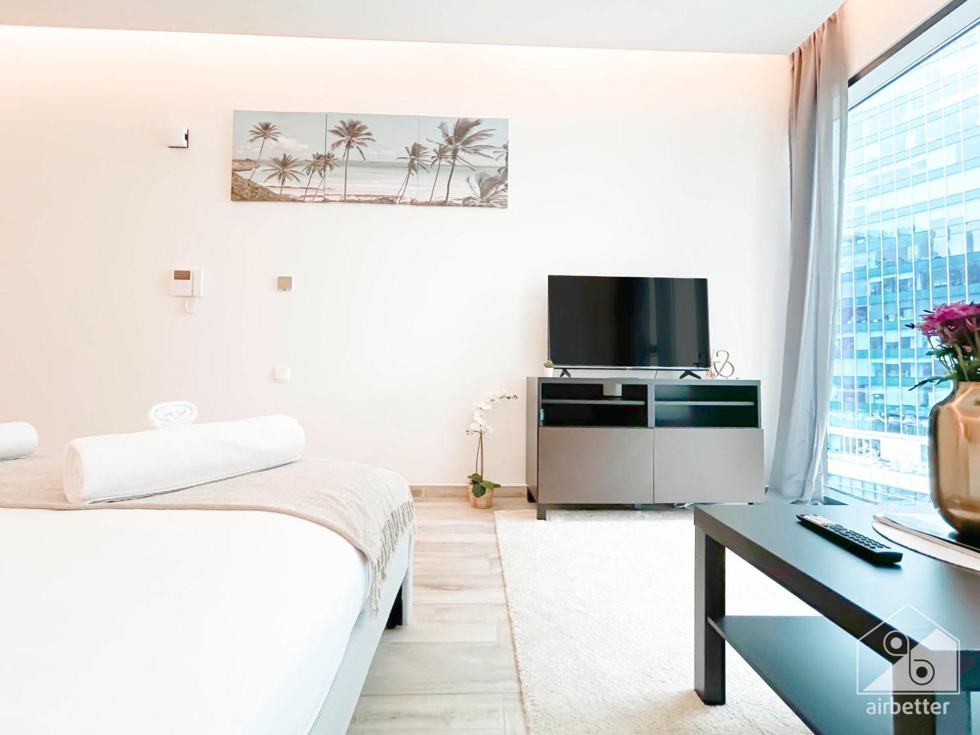 Stunning & Spacious Balcony & View Apartment
