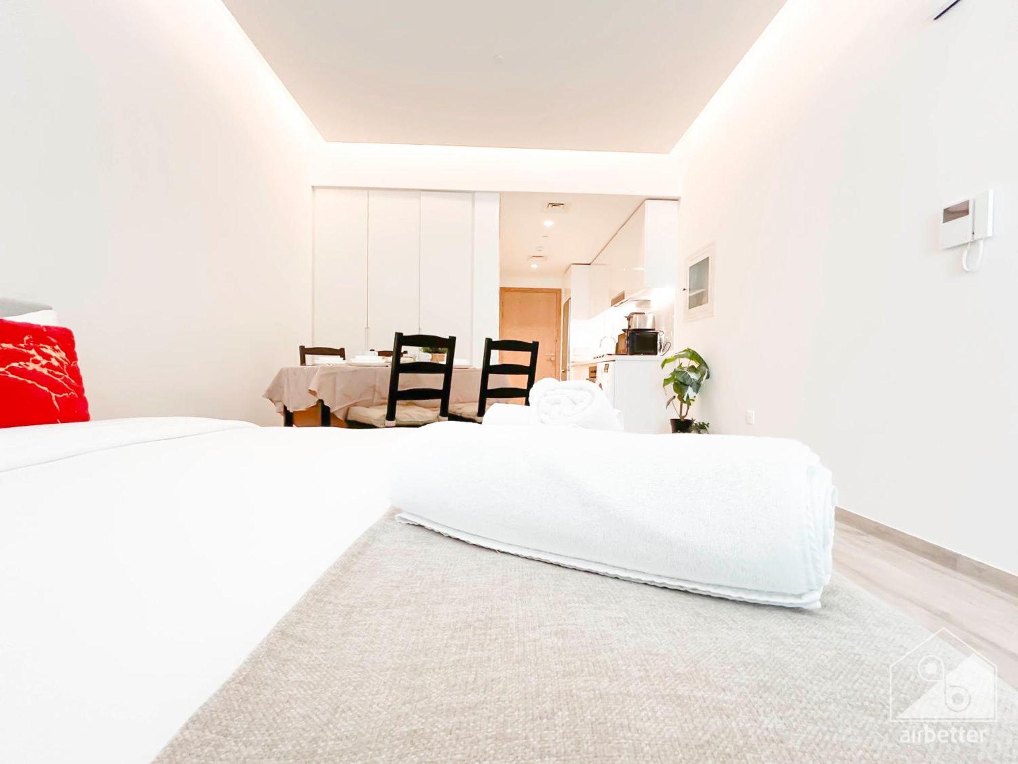 Stunning & Spacious Balcony & View *