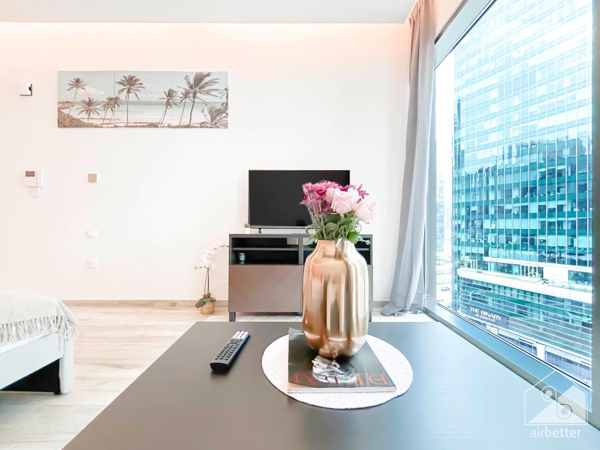 Stunning & Spacious Balcony & View *
